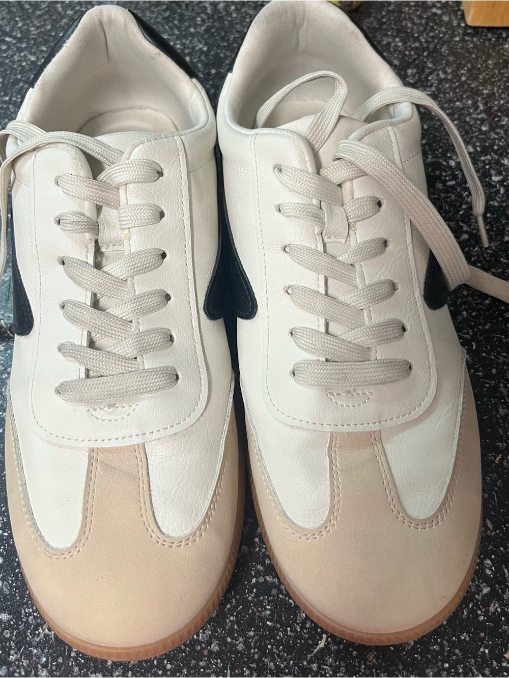 Dolce Vita Womans Sneakers Size 9 Fashion lace up casual